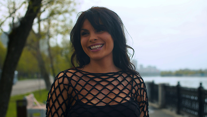 포토 JPG 해외이미지 백인 모델 라이프스타일 옷 공원 여자 행복 감정 얼굴 자연 휴가 갈색머리 한명 미소 사람 성인 야외 강 유행 검은색 봄 자유 도시 자신감 닫기 긍정 개성 내추럴 독립 진짜 해외포토 서양인 1 헤어스타일 계절 공공시설 컬러 컨셉 모션 표정 생활 신체부위 생태계 파일형식 이미지허브