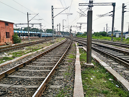 포토 JPG 해외이미지 산업 교통수단 여행 컨셉 비즈니스 교통시설 모션 거리 사람없음 빨간색 도시풍경 달리기 여행객 역 방향 속도 바쁨 철사 시티라이프 물류 평행 철강 해외포토 라이프스타일 컬러 교통 사람 풍경 도시 시설 파일형식 이미지허브