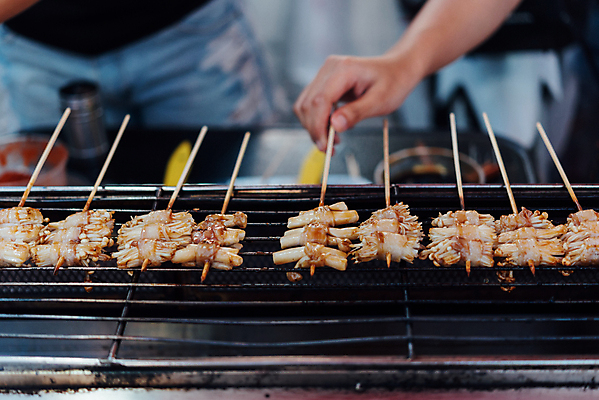 포토 JPG 해외이미지 전통 접시 아시아 음식 조각 태국 고추 거리 건강 육류 돼지고기 요리 동양인 사람없음 빨간색 식당 식사 저녁식사 중국 소고기 뜨거움 막대기 시장 달콤 맛 그릴 바비큐 굽기 허브 향신료 매움 후추 점심식사 절임 스타일 해외포토 식물 식기 나라 컬러 컨셉 채소 식재료 주방용품 인종 상점 구이 향미료 파일형식 이미지허브