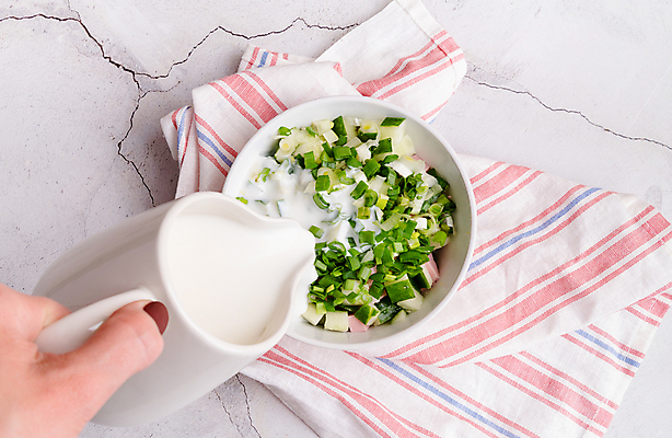 포토 JPG 해외이미지 그릇 손 음식 식재료 요리 신체부위 우유 붓기 건강식 해외포토 식기 모션 유제품 사람 파일형식 이미지허브