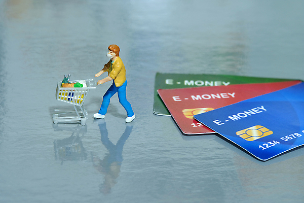 포토 JPG 해외이미지 여자 남자 이동 컨셉 돈 비즈니스 통신 모바일 사람 사람없음 금융 스마트폰 핸드폰 쇼핑 상점 디지털 미니어처 피규어 신용카드 구매 무선전화기 고객 스마트 서비스 상업 전자 시스템 소매 온라인 슈퍼마켓 전자상거래 고립 체크아웃 해외포토 경제 전자제품 스마트기기 모형 재산 전화기 파일형식 이미지허브