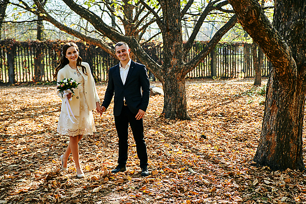 포토 JPG 해외이미지 백인 라이프스타일 커플 공원 여자 남자 딸 행복 결혼 2 가족 관계 자연 결혼식 엄마 남편 휴가 함께함 사랑 미소 사람 성인 야외 두명 여름 부모 흰색 축하 아내 아빠 해외포토 서양인 계절 공공시설 감정 컬러 컨셉 표정 이벤트 생활 생태계 파일형식 이미지허브