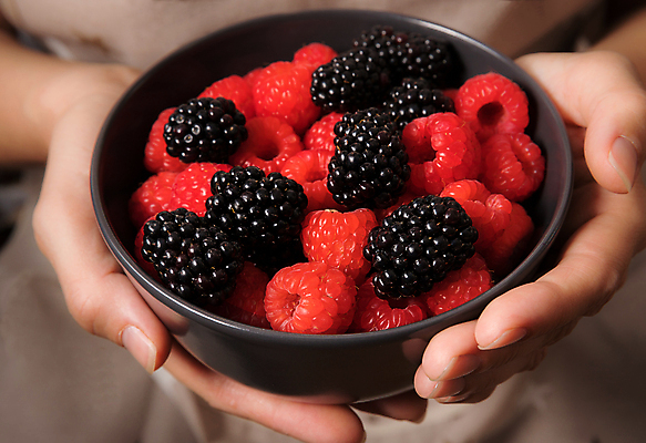 포토 JPG 해외이미지 계절 여자 열매 농업 다이어트 과일 재료 디저트 건강 관리 사람없음 빨간색 여름 빛 검은색 주스 수확 신선 칵테일 그룹 사발 시장 달콤 맛 혼합 유기농 질감 날것 산딸기 블랙베리 숙성 채식주의자 많음 디톡스 비건 해외포토 식물 웰빙 산업 음료 음식 컬러 컨셉 주류 사람 사기그릇 채식 파일형식 이미지허브