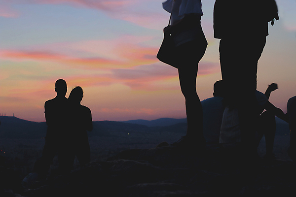 포토 JPG 해외이미지 남자 실루엣 여행 백그라운드 컨셉 오렌지 자연 하늘 산 서기 사람 풍경 사람없음 야외 여름 빛 햇빛 태양 일출 황혼 일몰 새벽 기쁨 자유 도시 그룹 정상 언덕 골 절정 해외포토 자연요소 계절 감정 과일 모션 촬영기법 노을 생태계 파일형식 이미지허브