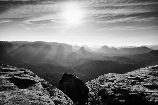 포토 JPG 해외이미지 외관 공원 유럽 잎 오렌지 하늘 아침 불꽃 산 풍경 사람없음 빨간색 컬러풀 햇빛 태양 반사 일출 계곡 새벽 습기 추위 안개 광선 가을 시골 언덕 서리 자작나무 강렬 땅바닥 뿌연 삼림지대 스모그 절정 해외포토 주간 자연요소 나무 식물 계절 공공시설 나라 컬러 과일 불 날씨 바닥 노을 숲 파일형식 이미지허브