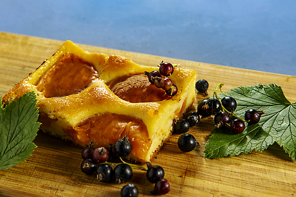 포토 JPG 해외이미지 접시 열매 음식 백그라운드 탁자 디저트 건강 요리 사람없음 목재 케이크 검은색 식사 껍질 신선 달콤 맛 아침식사 굽기 철 건포도 살구 페스츄리 핸드메이드 해외포토 나무 식물 식기 빵 컬러 가구 컨셉 과일 재료 포도 구이 건과일 파일형식 이미지허브