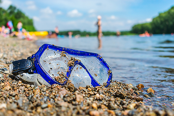 포토 JPG 해외이미지 라이프스타일 옷 공원 안경 모래 스포츠 파도 바다 여행 자연 유리 휴가 가면 취미 사람없음 물 여름 파란색 강 환경 수중 수영 젖음 조약돌 스노클링 보호 쓰레기 크루즈 플라스틱 다이빙 진흙 블러 적자 해외포토 자연요소 잡화 계절 공공시설 컬러 컨셉 배_교통 재질 생활 돌_바위 수상스포츠 생태계 수중스포츠 파일형식 이미지허브