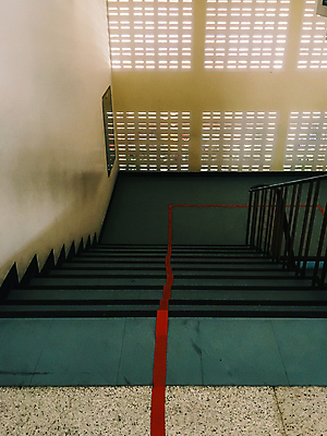 포토 JPG 해외이미지 모양 디자인 산업 길 선 벽 컨셉 비즈니스 건축양식 사다리 바닥 주택 실내 안전 사람없음 내부 건물 빨간색 빛 사무실 달리기 계단 산책 도시 왼쪽 대리석 소화기 단계 유지 방법 옛날 철강 철책 콘크리트 스타일 해외포토 건축물 건축 컬러 재료 모션 휴식 도구 안전장비 소방 방향 파일형식 이미지허브