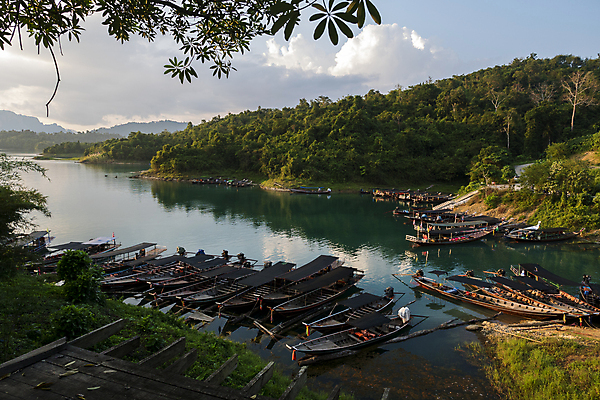 포토 JPG 해외이미지 구름 공원 호수 모래 바다 여행 태국 자연 하늘 낚시 휴가 휴식 산 동양인 풍경 사람없음 야외 물 여름 빛 강 태양 반사 일출 만 보트 숲 장면 남쪽 내추럴 이국적 전국 파라다이스 해외포토 자연요소 계절 공공시설 아시아 컨셉 배_교통 레저 인종 노을 방향 생태계 파일형식 이미지허브
