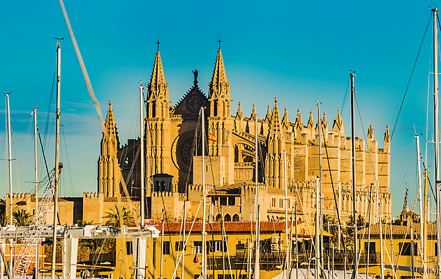 포토 JPG 해외이미지 유럽 종교 문화 섬 여행 요트 건축양식 하늘 사람없음 야외 건물 관광지 햇빛 성당 교회 항구 황혼 일몰 도시 역사 스페인 지중해 타운 남쪽 천연기념물 고딕 명승지 스페인어 옛날 해외포토 건축물 건축 나라 바다 배_교통 종교건축 교통시설 풍경 태양 노을 방향 파일형식 이미지허브