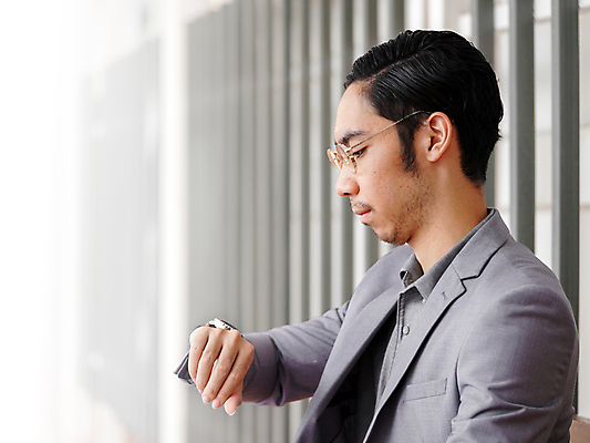 포토 JPG 해외이미지 백인 직업 응시 남자 행복 컨셉 생각 벤치 비즈니스 성공 한명 사람 앉기 동양인 정장 성인 금융 사무실 꿈 도시 비즈니스맨 자신감 기다림 재산 가득함 손목시계 경영자 약속 비전 길이 변호사 경영 투자자 해외포토 서양인 1 시선 옷 감정 시계 의자 장신구 모션 인종 경제 직장인 리더 투자 파일형식 이미지허브