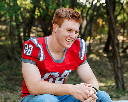 포토 JPG 해외이미지 남자 행복 여유 포즈 졸업 학교 성공 기념 한명 소년 10대 빨간색 파란색 축구 끝 주근깨 저지 플레이어 해외포토 1 교육 감정 어린이 컬러 컨셉 청소년 사람 구기 점 파일형식 이미지허브