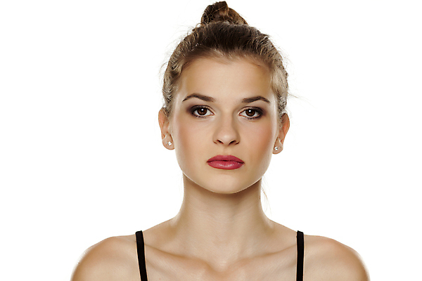 포토 JPG 해외이미지 백인 모델 1 응시 여자 얼굴 갈색머리 한명 사람 성인 유행 카메라 피부 흰배경 내추럴 고립 번 심각 해외포토 서양인 헤어스타일 시선 빵 백그라운드 컨셉 신체부위 전자제품 흰색 파일형식 이미지허브