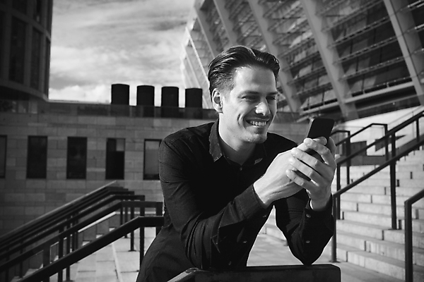 포토 JPG 해외이미지 백인 직업 라이프스타일 남자 행복 컨셉 비즈니스 성공 거리 한명 사람 야외 건물 스마트폰 핸드폰 사무실 계단 놀람 성장 도시 업무 비즈니스맨 자신감 정상 시원함 경영자 리더 경영 인기 셀룰러 해외포토 서양인 1 건축물 감정 표정 생활 전자제품 스마트기기 작업 직장인 파일형식 이미지허브