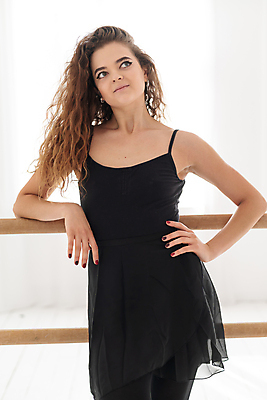 포토 JPG 해외이미지 백인 모델 직업 1 전통 드레스 여자 포즈 신체 교실 건강 미술 한명 사람 성인 운동 유행 댄서 흰색 춤 클래식 우아함 유연 날씬함 발레 발레리나 예술가 발레복 체조 단아함 우크라이나 스타일 해외포토 서양인 옷 교육 유럽 컬러 컨셉 학교 문화예술 몸매 파일형식 이미지허브