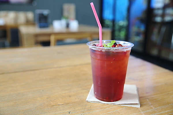 포토 JPG 해외이미지 열매 음료 음식 백그라운드 잎 과일 자연 유리 탁자 딸기 건강 사람없음 목재 컵 빨간색 초록색 물 얼음 추위 흰색 신선 뜨거움 투명 액체 차 달콤 찻주전자 레모네이드 민트 허브 상쾌 히비스커스 해외포토 자연요소 나무 식물 식기 꽃 감정 컬러 가구 재료 재질 주전자 맛 생태계 에이드 파일형식 이미지허브