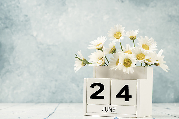 포토 JPG 해외이미지 식물 템플릿 계절 꽃 꽃다발 백그라운드 컨셉 탁자 사람없음 목재 숫자 노란색 다이어리 블록 수확 달력 흰색 시간 날짜 계획 6월 연도 큐브 오브젝트 질감 복고 데이지 내추럴 월 옛날 오늘 조언 카피스페이스 해외포토 나무 문자 컬러 가구 농업 재료 사무용품 공백 파일형식 이미지허브
