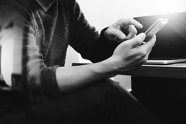 포토 JPG 해외이미지 아이콘 손 백그라운드 컨셉 인터넷 비즈니스 통신 모바일 사람없음 목재 노트북 스마트폰 쇼핑 컴퓨터 글로벌 스크린 웹 업무 비즈니스맨 네트워크 신용카드 작업실 구매 연결 디자이너 고객 스마트 책상 서비스 보안 소매 온라인 전자상거래 마케팅 소셜 채널 해외포토 나무 직업 남자 가구 재료 안전 신체부위 금융 전자제품 핸드폰 스마트기기 작업 직장인 파일형식 이미지허브