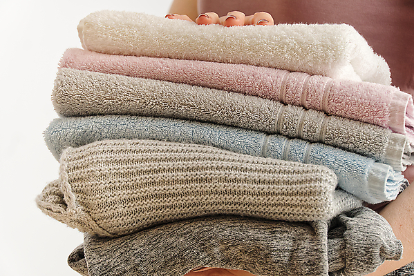 포토 JPG 해외이미지 라이프스타일 손 드레스 옷 여자 행복 벽 백그라운드 셔츠 가사 가정 주택 실내 사람 성인 사람없음 수건 컬러풀 쌓기 귀여움 방 흰색 표현 직물 잡기 업무 씻기 빨래 주부 흙더미 가정부 위생관리 접기 해외포토 직업 감정 컬러 컨셉 상의 모션 관리 내부 건물 생활 신체부위 위생용품 청결 흙 작업 파일형식 더미 이미지허브