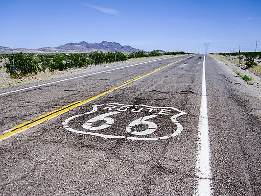 포토 JPG 해외이미지 도로 여행 자동차 풍경 사람없음 미국 운전 자유 오토바이 바퀴 휘발유 사인 속도 캘리포니아 연료 가스 애리조나 모터 루트 해외포토 길 육상교통 컨셉 북아메리카 교통시설 모션 바이크 석유 파일형식 이미지허브