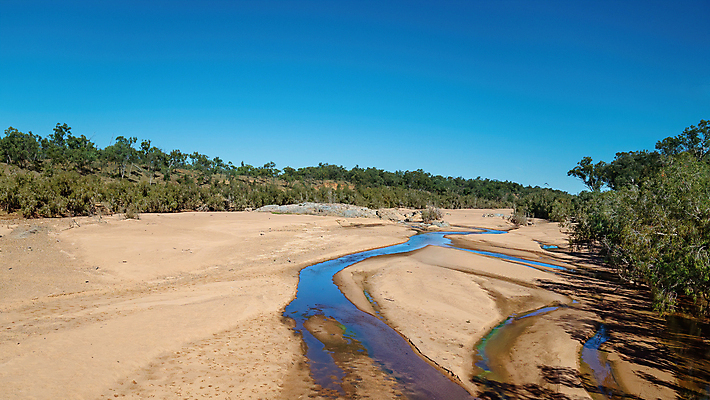 포토 JPG 해외이미지 나무 모래 여행 겨울 자연 하늘 휴가 건조 풍경 사람없음 야외 내부 물 여름 파란색 강 모래사장 평화 환경 맑음 침대 고속도로 개울 큼 그늘 가뭄 멀리 내추럴 거짓말 건너기 루트 오지 해외포토 자연요소 식물 계절 도로 바다 컬러 가구 컨셉 모션 날씨 크기 생태계 파일형식 이미지허브