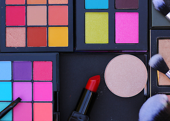 포토 JPG 해외이미지 직업 얼굴 분홍색 백그라운드 그림자 미술 사람없음 초록색 파란색 세트 컬러풀 유행 보라색 페인트 화장품 립스틱 붓 화려 팔레트 상품 가루 볼터치 수집 피부 피부관리 만들기 윤곽 예술가 아이섀도 조립 돌봄 해외포토 컬러 컨셉 모션 문화예술 신체부위 화장 뷰티 파일형식 이미지허브