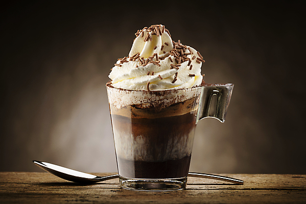 포토 JPG 해외이미지 커피 음료 음식 유리 아침 아이스크림 디저트 사람없음 목재 컵 갈색 초콜릿 숟가락 검은색 어둠 이탈리아 거품 카페 우유 머그컵 칵테일 뜨거움 액체 달콤 맛 아침식사 티스푼 설탕 크림 향신료 향기 향 카푸치노 에스프레소 모카 바닐라 카페인 캐러멜 해외포토 주간 나무 식기 유럽 컬러 컨셉 재료 재질 유제품 주류 수저 상점 식사 냄새 향미료 파일형식 이미지허브