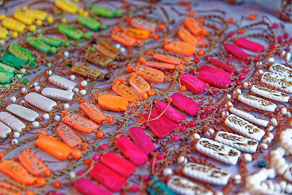 포토 JPG 해외이미지 전통 디자인 문화 백그라운드 목걸이 장신구 선물 미술 사람없음 목재 장식 빨간색 초록색 파란색 컬러풀 유행 상점 활발 수확 반지 원형 화려 시장 우아함 보석 구슬 질감 복고 기념품 수공예 수공예품 핸드메이드 많음 해외포토 도형 나무 컬러 컨셉 농업 재료 문화예술 광석 공예 오브젝트 공예품 파일형식 이미지허브