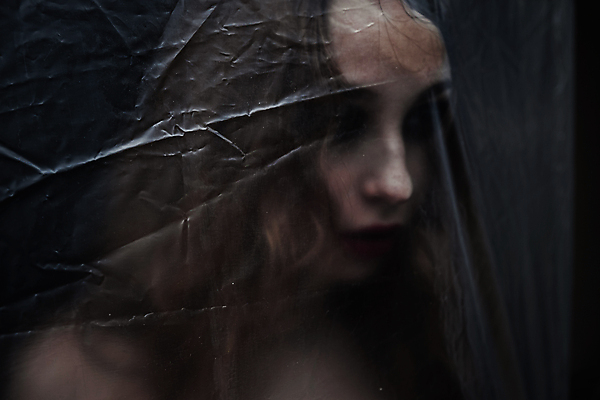 포토 JPG 해외이미지 백인 컨셉 상상 한명 사람 상반신 세로 컬러풀 유행 투명 화려 고독 보호 신비 무서움 플라스틱 사회이슈 미녀 환경보전 개성 특별함 여자만 여자한명만 해외포토 서양인 1 감정 컬러 재질 미인 파일형식 이미지허브