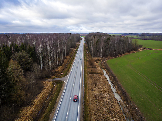 포토 JPG 해외이미지 나무 식물 도로 길 선 여행 밭 교통시설 자동차 자연 하늘 안테나 풍경 사람없음 야외 목재 초록색 여름 환경 운전 시골 소나무 고속도로 정상 숲 아스팔트 통과 물류 내추럴 드론 루트 삼림지대 해외포토 계절 육상교통 컬러 교통 농업 재료 통신 모션 시설 생태계 파일형식 이미지허브