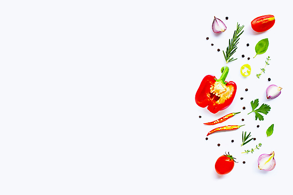 포토 JPG 해외이미지 백그라운드 채소 식재료 방울토마토 고추 파프리카 실내 사람없음 신선 흰배경 후추 바질 로즈메리 적양파 카피스페이스 해외포토 토마토 양파 내부 공백 흰색 허브 향신료 파일형식 이미지허브