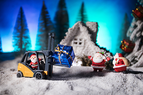 포토 JPG 해외이미지 나무 디자인 행복 리본 포크 크리스마스 겨울 포장 교통시설 눈사람 휴가 새로움 주택 선물 사람없음 장식 쇼핑 상자 장난감 산타클로스 상점 미니어처 화물 흰색 축하 소나무 주식 12월 연도 창고 서비스 패키지 수납 짐차 전나무 지게차 무료 분배 눈내림 클라우스 해외포토 식물 식기 계절 기념일 감정 컬러 교통 컨셉 자동차 눈_날씨 건물 금융 모형 운송업 날짜 중장비 시설 파일형식 이미지허브