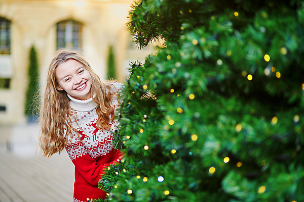 포토 JPG 해외이미지 나무 모델 유럽 크리스마스 겨울 휴가 새로움 거리 한명 사람 야외 장식 유행 축제 프랑스 흰색 축하 도시 연도 프랑스어 카피스페이스 파리(프랑스) 해외포토 식물 문자 1 계절 기념일 나라 컬러 컨셉 공백 파일형식 이미지허브