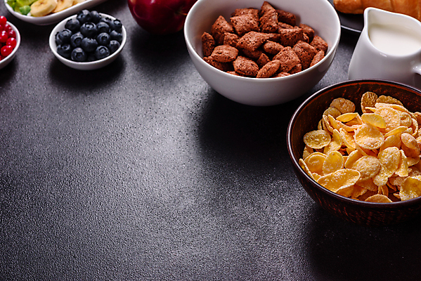 포토 JPG 해외이미지 접시 검은배경 바나나 실내 키위 사람없음 크래커 사과 크루아상 크림 블루베리 고소한맛 페스츄리 해외포토 식기 빵 백그라운드 과일 내부 쿠키 검은색 맛 파일형식 이미지허브