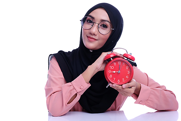 포토 JPG 해외이미지 직업 라이프스타일 응시 감정 종교 시계 손가락 아이디어 한명 손짓 20대 성인 가로 경제 숫자 보라색 기쁨 가리킴 표현 시간 비즈니스우먼 자신감 입 중앙 이슬람교 자르기 긍정 보여주기 히스패닉 경영 고립 관리자 마감 아랍어 카운트다운 해외포토 문자 1 손 시선 여자 컬러 컨셉 비즈니스 모션 사람 청년 생활 신체부위 직장인 파일형식 이미지허브