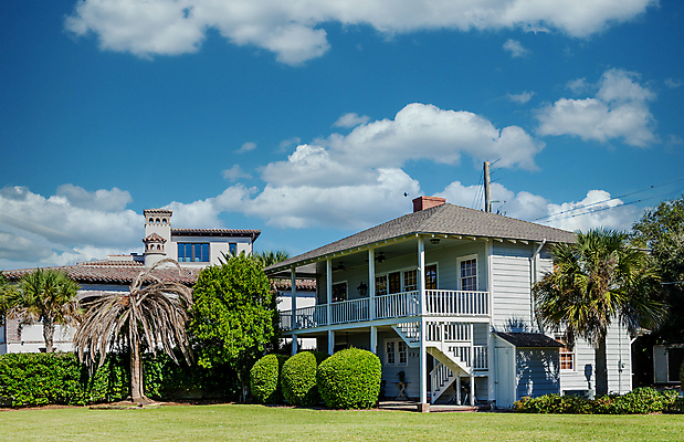 포토 JPG 해외이미지 나무 외관 여행 건축양식 자연 휴가 주택 풍경 사람없음 야외 건물 목재 초록색 빌라 시골집 휴양지 방갈로 옛날 해외포토 식물 건축물 건축 컬러 재료 숙소 장소 생태계 파일형식 이미지허브
