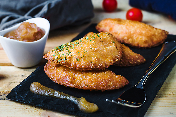포토 JPG 해외이미지 전통 접시 음식 빵 백그라운드 토마토 탁자 건강 육류 요리 여러명 사람없음 목재 주방 식사 저녁식사 어둠 빵집 튀김 시골 맛 작음 굽기 지중해 먹기 반죽 점심식사 폭식 페스츄리 핸드메이드 해외포토 나무 식기 바다 가구 다수 컨셉 채소 식재료 재료 모션 사람 상점 크기 구이 파일형식 이미지허브