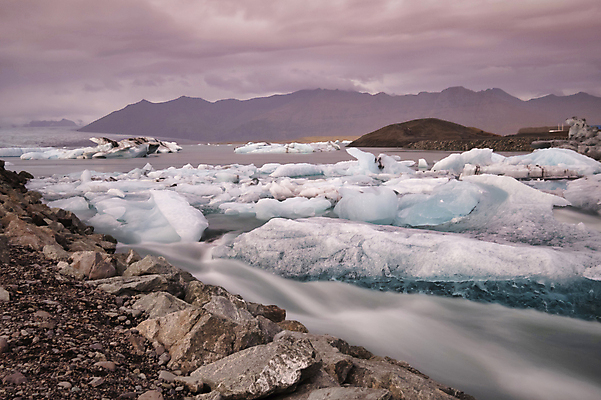 포토 JPG 해외이미지 구름 호수 바다 섬 여행 백그라운드 겨울 자연 하늘 산 아이슬란드 풍경 사람없음 물 파란색 컴퓨터 글로벌 환경 얼음 추위 북극 빙하 장노출 빙산 북쪽 온도 지구온난화 석호 내추럴 기후변화 수평선 해외포토 자연요소 계절 유럽 컬러 날씨 촬영기법 전자제품 변화 극지방 방향 생태계 파일형식 이미지허브
