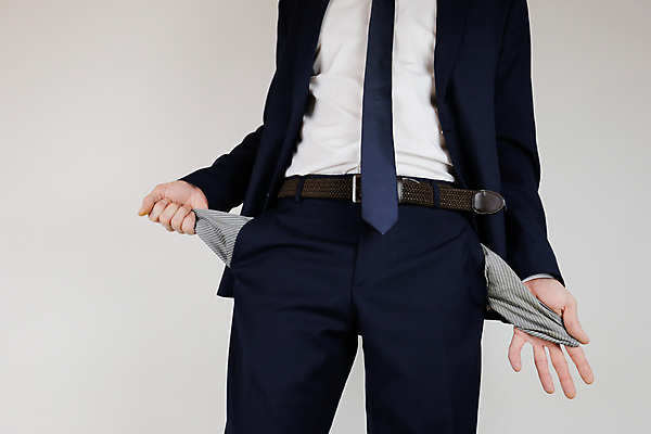 포토 JPG 해외이미지 직업 손 남자 감정 컨셉 돈 비즈니스 사람 사람없음 금융 경제 쇼핑 우정 슬픔 비즈니스맨 구멍 황무지 가난 실업 걱정 호기심 보여주기 빈털터리 파산 빚 우울증 위기 적자 해외포토 모션 신체부위 친구 직장인 재산 질병 파일형식 이미지허브