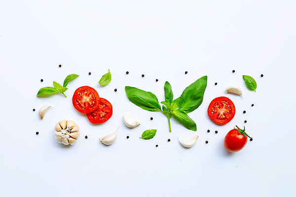 포토 JPG 해외이미지 백그라운드 채소 식재료 방울토마토 단면 실내 마늘 사람없음 신선 흰배경 후추 바질 해외포토 토마토 내부 흰색 향신료 파일형식 이미지허브