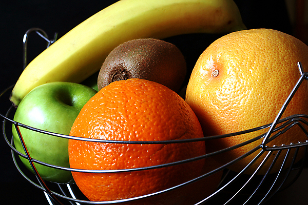 포토 JPG 해외이미지 음식 다이어트 오렌지 과일 검은배경 귤 바나나 사람없음 초록색 바구니 금속 달콤 사과 성분 정물화 해외포토 컬러 백그라운드 재질 건강 검은색 맛 그림 파일형식 이미지허브