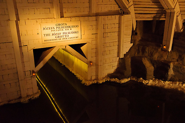 포토 JPG 해외이미지 유럽 길 조각 여행 건축양식 사람 사람없음 목재 세계 조각상 교회 여행객 그룹 복도 중세 터널 동굴 재산 크리스탈 땅 회의실 천장 아치 박물관 소금 광택 지하 동쪽 폴란드 깊이 르네상스 짠맛 크라쿠프 해외포토 나무 건축 나라 재료 종교건축 건물 금융 조형물 역사 맛 광석 방향 파일형식 이미지허브