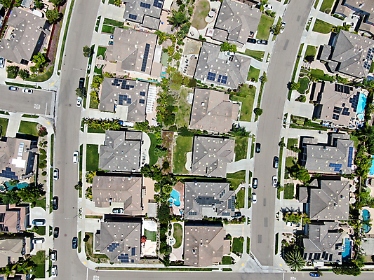 포토 JPG 해외이미지 건축양식 지붕 거리 주택 수영장 안테나 풍경 잔디 사람없음 초록색 정원 미국 도시 재산 정상 타일 캘리포니아 지역 커뮤니티 이웃 대출 개발 교외 뒤뜰 조감도 진짜 스타일 해외포토 식물 건축 컬러 북아메리카 통신 건물 금융 파일형식 이미지허브