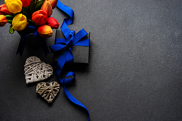 포토 JPG 해외이미지 리본 검은배경 사람없음 장식 선물상자 튤립 하트 오브젝트 카피스페이스 해외포토 모양 꽃 백그라운드 선물 상자 검은색 공백 파일형식 이미지허브