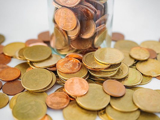 포토 JPG 해외이미지 백그라운드 돈 비즈니스 태국 산 사람없음 금융 동전 흰색 항아리 절약 재산 황금 흰배경 해외포토 아시아 컬러 컨셉 경제 도자기 파일형식 이미지허브