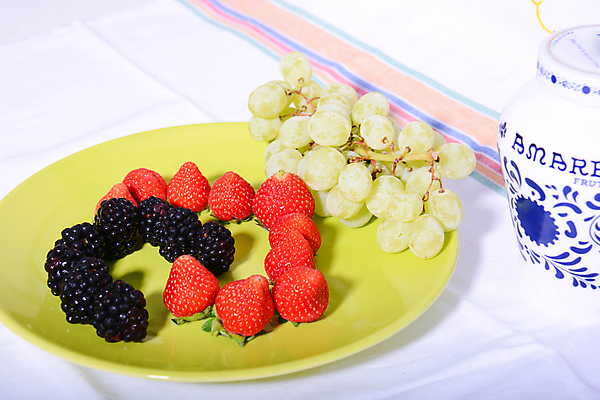 포토 JPG 해외이미지 자연 딸기 포도 건강 사람없음 복지 복숭아 살구 해외포토 과일 사회이슈 생태계 파일형식 이미지허브