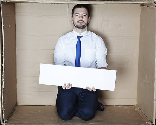 포토 JPG 해외이미지 전신 백인 남자 한명 들기 앉기 성인 앞모습 상자 사무실 비즈니스맨 갇힘 답답함 성인남자한명만 카피스페이스 해외포토 서양인 1 뷰포인트 비즈니스 모션 사람 공백 직장인 감각 남자한명만 성인남자만 파일형식 이미지허브