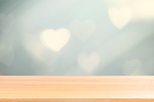 포토 JPG 해외이미지 모양 행복 분홍색 백그라운드 탁자 휴가 기념 발렌타인데이 사랑 사람없음 목재 장식 빨간색 빛 반짝임 노란색 우주 축제 어둠 공백 하트 마음 시골 축하 인사 황금 우아함 널 소프트포커스 갑판 보케 광 효과 해외포토 나무 감정 컬러 가구 컨셉 배_교통 재료 모션 데이이벤트 촬영기법 예절 파일형식 이미지허브