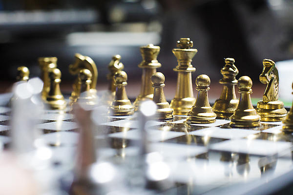 포토 JPG 해외이미지 손 디자인 실루엣 스포츠 조각 백그라운드 컨셉 비즈니스 모션 놀이 성공 추상 사람없음 목재 사무실 검은색 힘 경쟁 도전 수확 게임 흰색 우승 황금 체스말 체스 은색 계획 위험 대표 왕 리더 싸움 정사각형 패배 체스판 전략 장군 여왕 승자 지능 필승 해외포토 도형 나무 직업 컬러 무늬 농업 재료 촬영기법 신체부위 최고 말_게임 파일형식 이미지허브