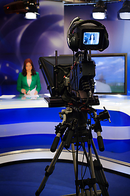 포토 JPG 해외이미지 통신 회의 사람없음 빛 세트 카메라 스크린 모니터 텔레비전 기자 뉴스 필름 마이크 면접 쇼 방송 리포터 기어 동영상 캠코더 설정 격파 채널 생존 해외포토 직업 음향기기 비즈니스 모션 전자제품 컴퓨터 파일형식 이미지허브